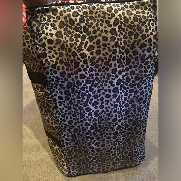 Cheetah print large duffle bag - Picture 7 of 8